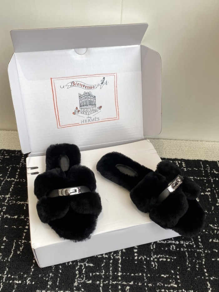 H**mes SLIPPERS