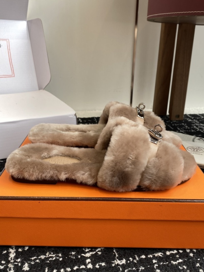 H**mes SLIPPERS