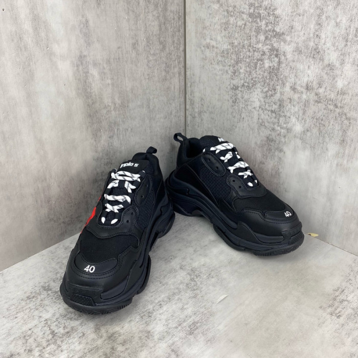 Ba*len*cia*ga Triple S SNEAKER