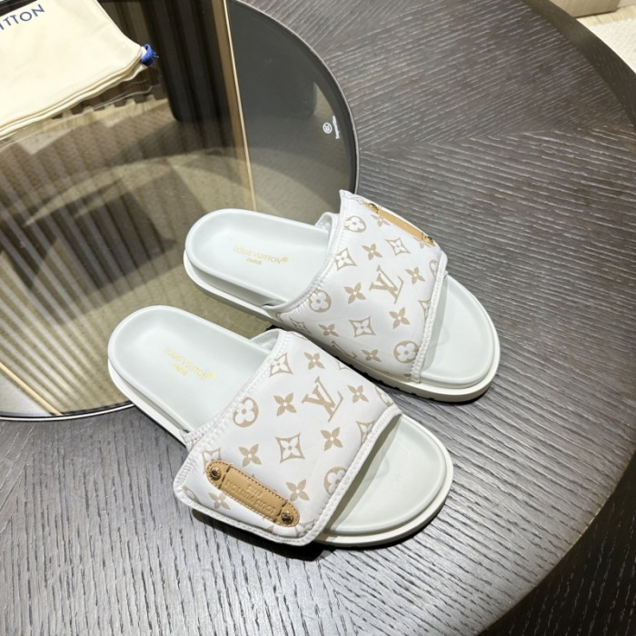 L0VT SANDALS