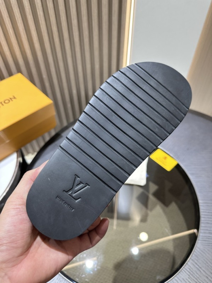 L0VT SANDALS