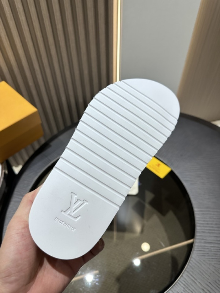 L0VT SANDALS