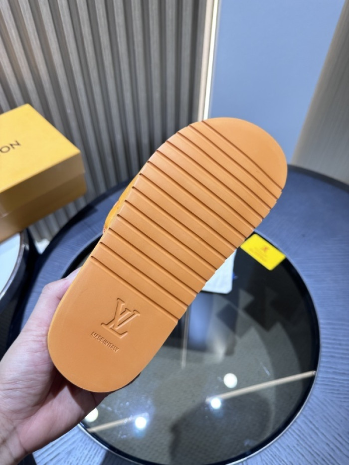 L0VT SANDALS