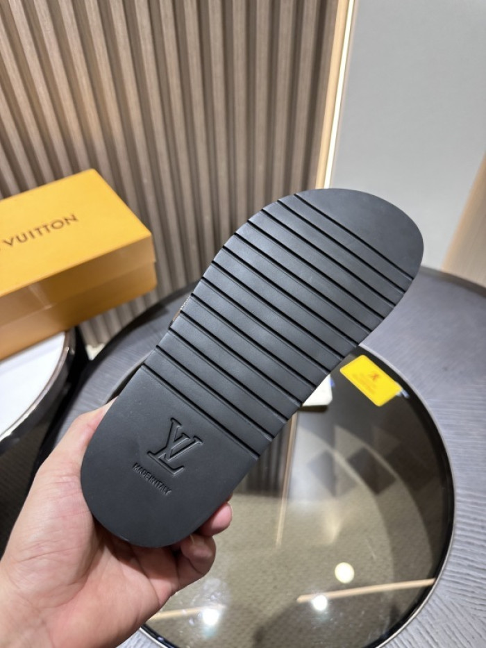 L0VT SANDALS