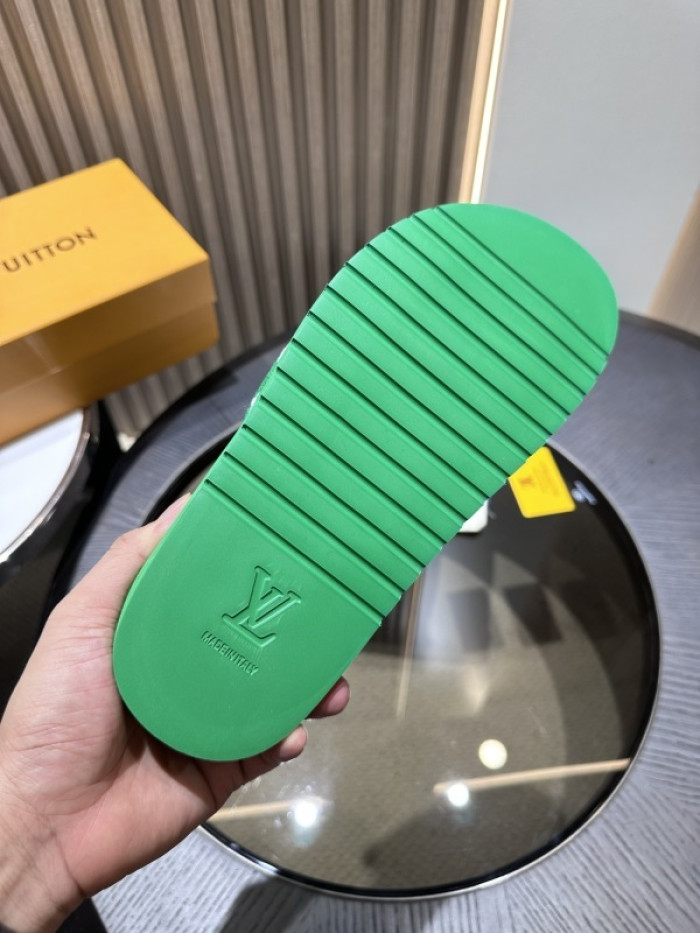 L0VT SANDALS
