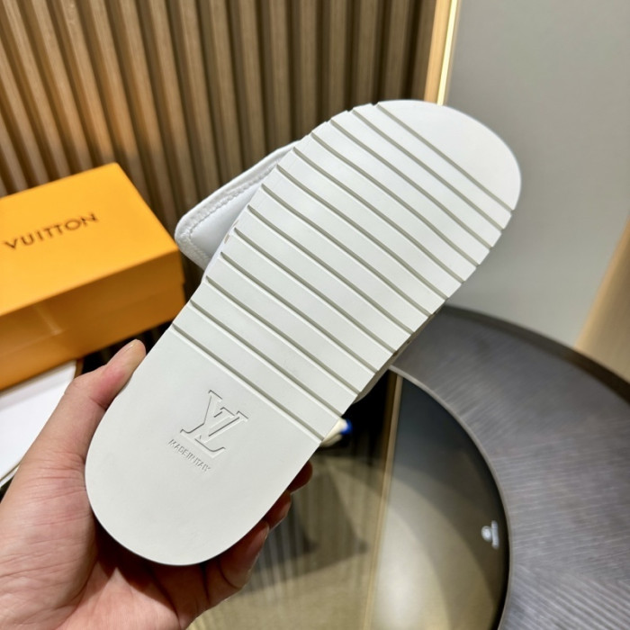 L0VT SANDALS