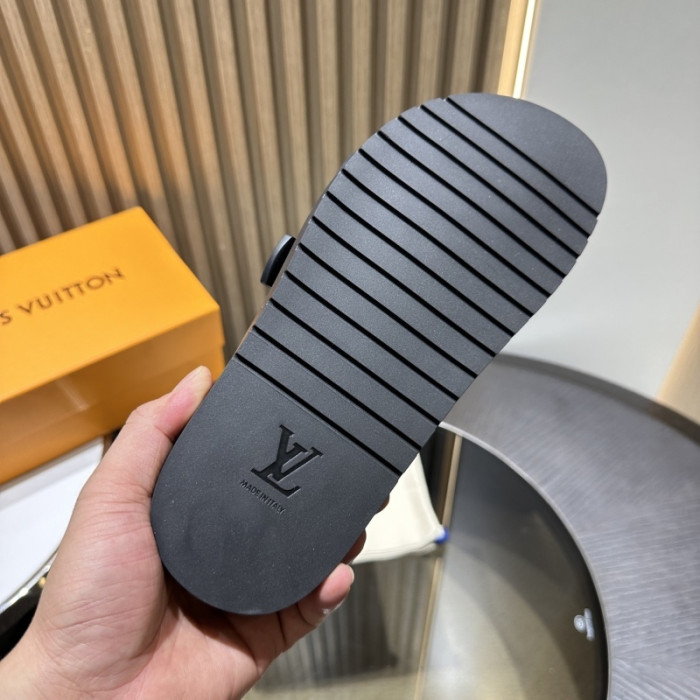 L0VT SANDALS