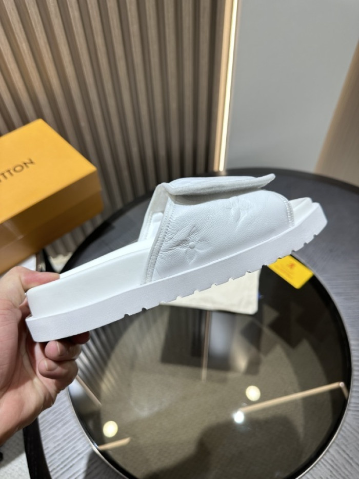 L0VT SANDALS