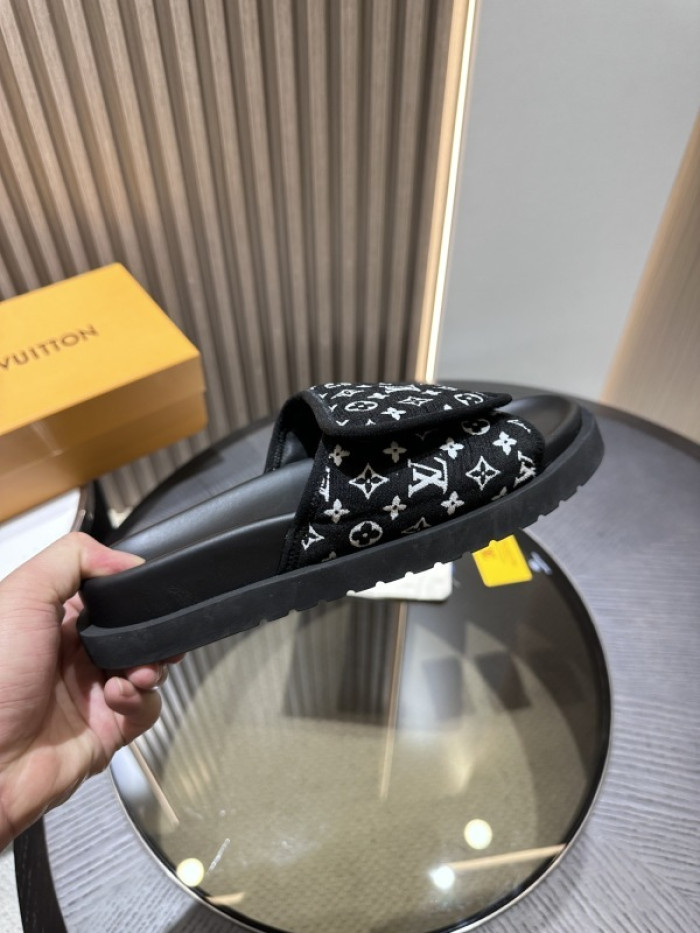 L0VT SANDALS