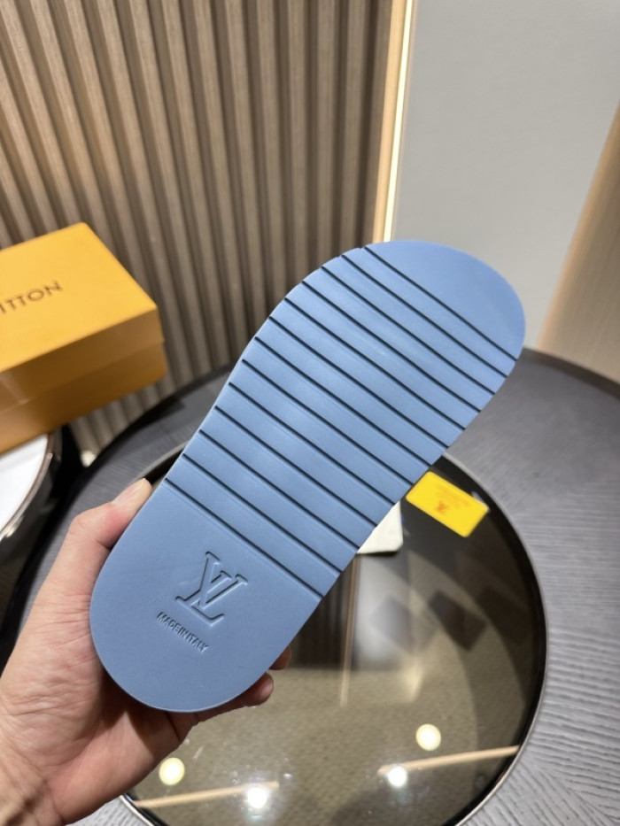 L0VT SANDALS