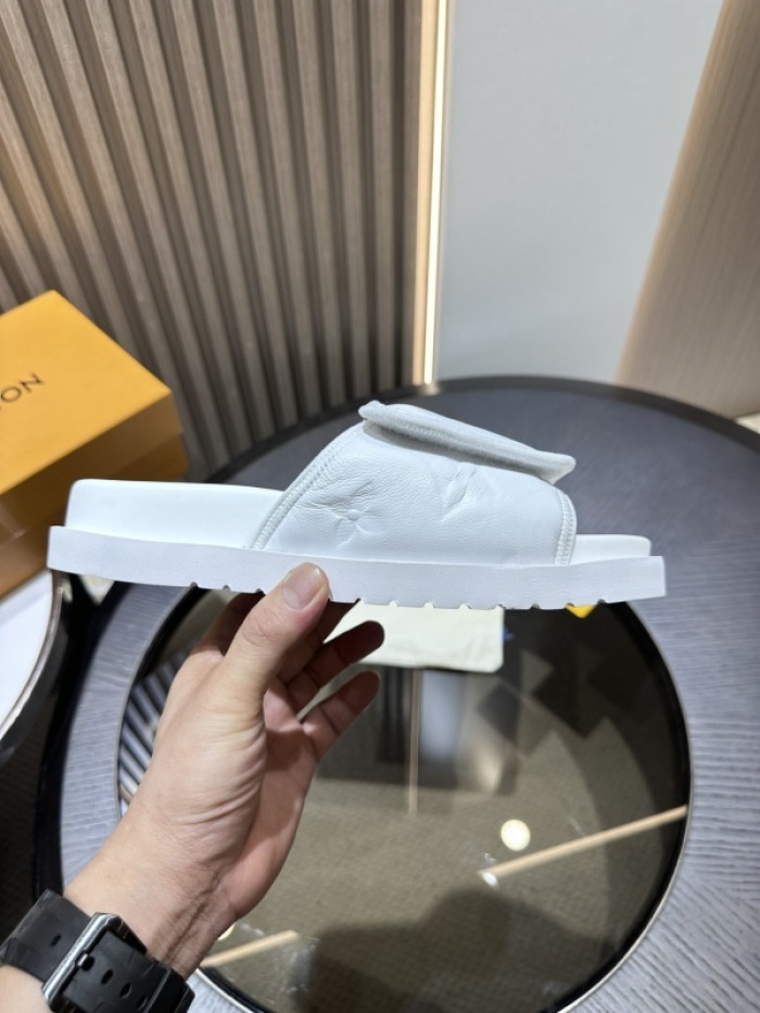 L0VT SANDALS