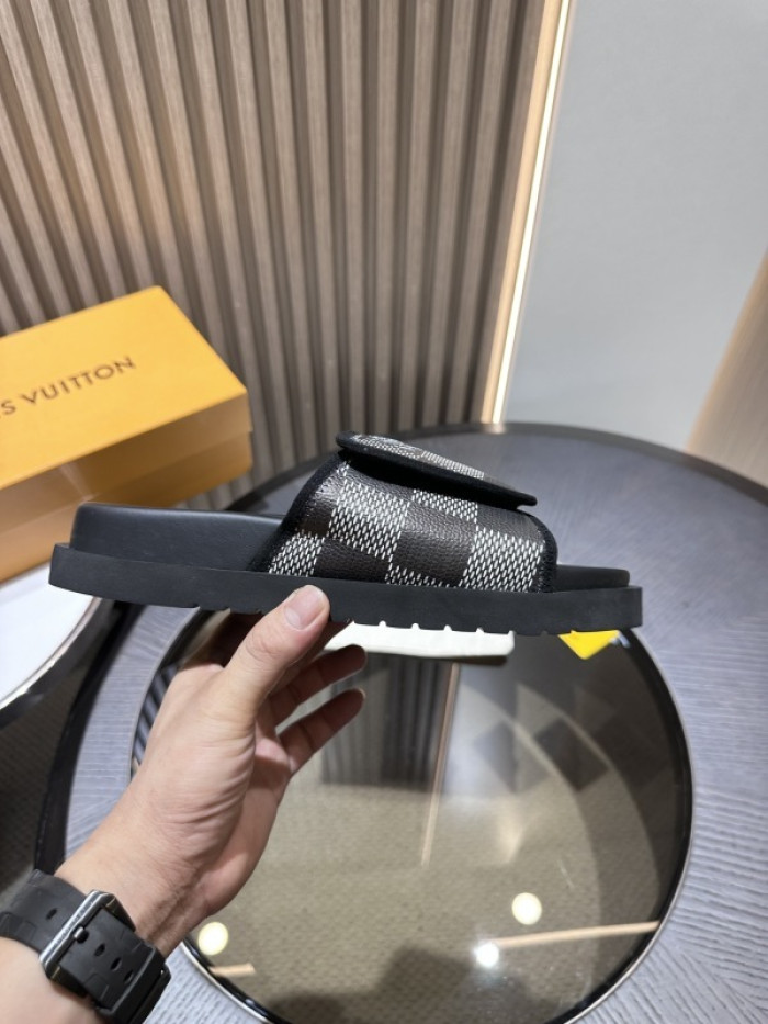 L0VT SANDALS