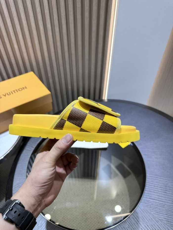 L0VT SANDALS