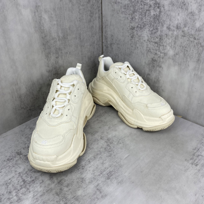 Ba*len*cia*ga Triple S SNEAKER