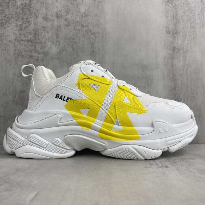 Ba*len*cia*ga Triple S SNEAKER