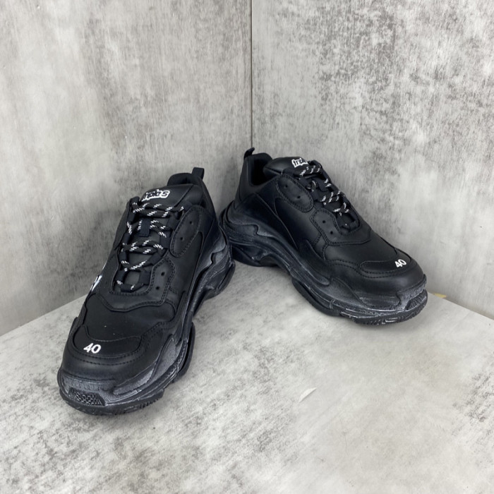 Ba*len*cia*ga Triple S SNEAKER