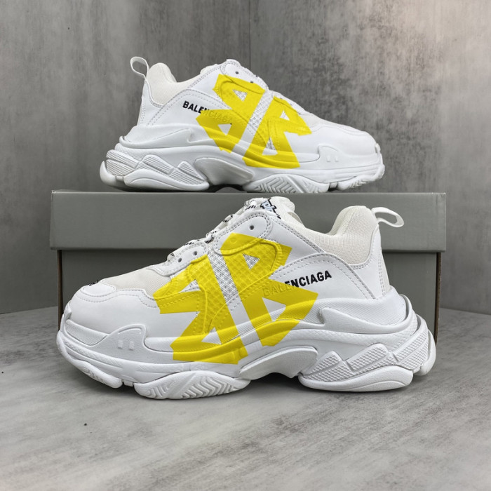Ba*len*cia*ga Triple S SNEAKER