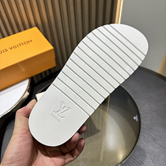 L0VT SANDALS