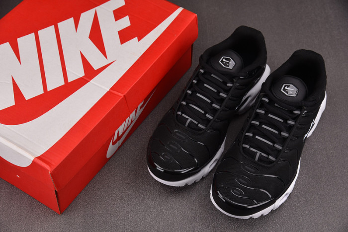 Nike Air Max Plus Black Womens | DM2362-001