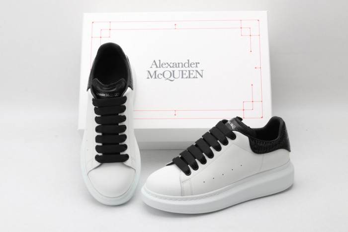 Ale*d*r M*Q*en E2712