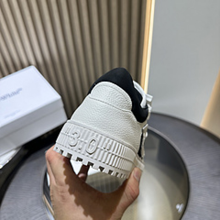 Off-White c/o Virgil Abloh