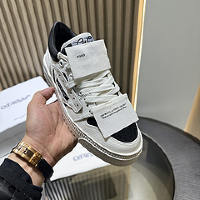 Off-White c/o Virgil Abloh