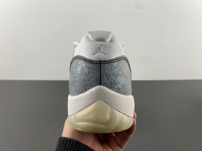 Air Jordan 11 HQ7000-001