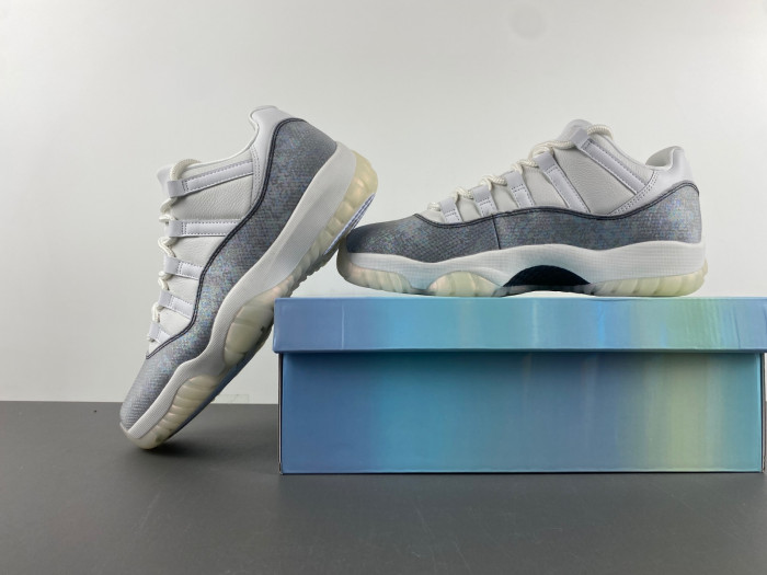 Air Jordan 11 HQ7000-001