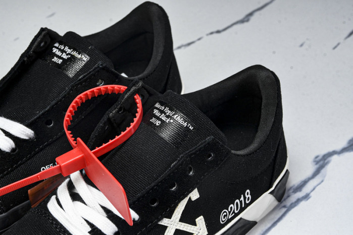 Off-White c/o Virgil Abloh