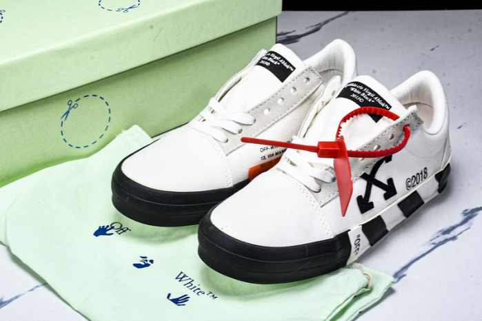 Off-White c/o Virgil Abloh