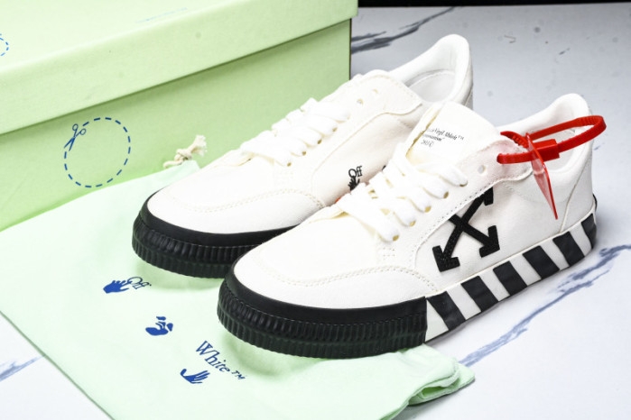 Off-White c/o Virgil Abloh